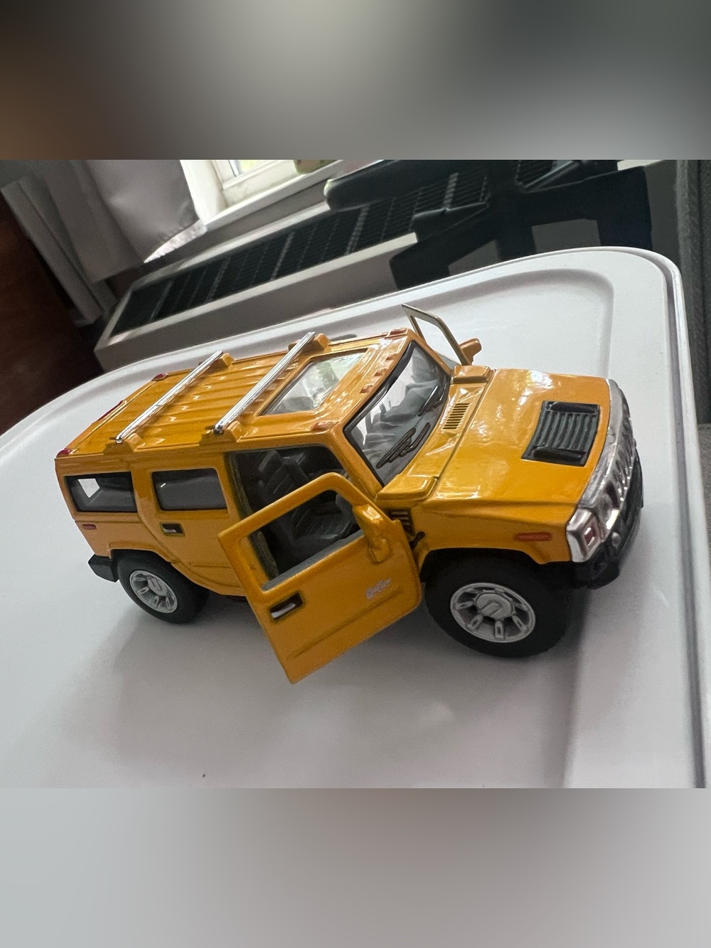 Kinsmart 2008 Hummer H2 SUV Diecast Model Toy Car 1:40 Yellow (5")